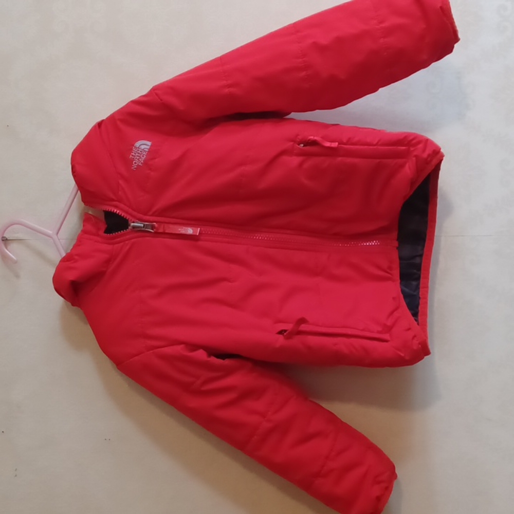 The North Face kids red winter jacket. Great condition! Red.Size 4T/ 4B.
